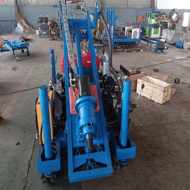 雷力光伏地螺丝钻机 LLE12 履带液压打桩机 能爬坡操作简单 柴油动力