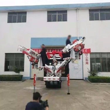 双臂锚杆钻车