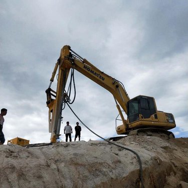 拆除工程挖掘机加装钻机 矿山炮眼钻钩机改液压凿岩机 一机多用