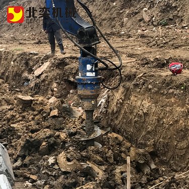 配75小挖机螺旋钻机头 中心通孔大 履带式结构