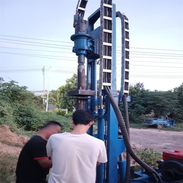 光伏钻孔潜孔钻机 雷力LL067履带打桩机 多功能小型设备 能打石头