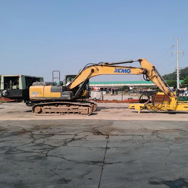 戈壁滩光伏打桩机 山地引孔钻机 履带潜孔钻机