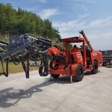 鑫通机械DS3煤矿用井下液压锚杆台车支护钻机的操作