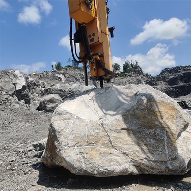 山体开采钻裂一体机 矿采打孔膨胀机 液压岩石钻裂一体凿岩机