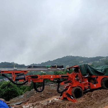 小型灵活掘进台车鑫通矿用轮胎单臂凿岩钻机Z5C