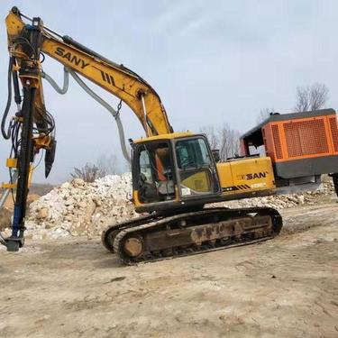 矿山勾机带打孔机 不惧地形光伏作业 光伏钻 挖改钻机潜孔钻中德速安