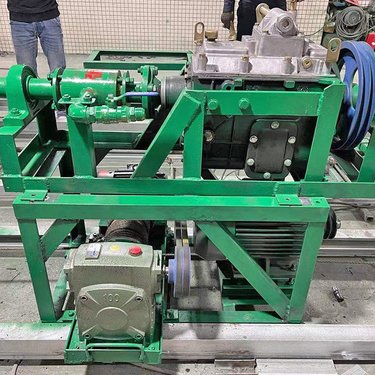 鼎东 山体引水穿孔钻井机 横向深孔地表钻机 小型家用打井钻孔机