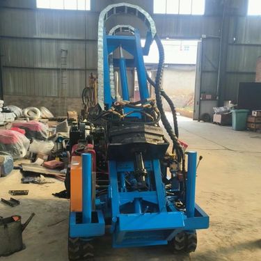 斜坡路基加固钻孔机 GF880四缸履带式全液压小型潜孔钻 400直径5米