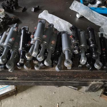 长兴凿岩 潜孔钻机 大小臂 滑架 升降 旋转 摇摆油缸 电镀黑灰