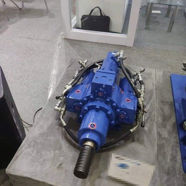 液压冲击凿岩机