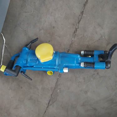 电动凿岩机具有能产生较大冲击能量的锤击机构