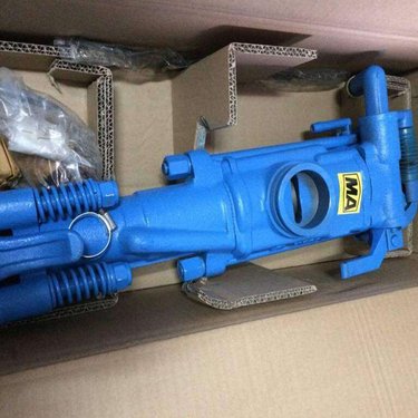 YT28型气腿式凿岩机广泛应用与矿山开采，巷道掘进及各种凿岩作业