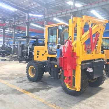 高速公路防撞护栏打桩机 快速打桩定位准确 小型公路多功能钻机