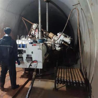 履带式全液压深孔钻车 巨匠非金属矿专用探放水钻机