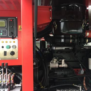 红五环B8全液压整体式高效多功能潜孔工程钻机