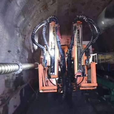 鑫通机械CMM2-25矿用液压锚杆钻车落户某矿业公司