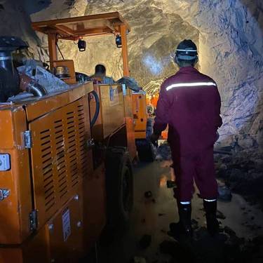 潜孔冲击器、凿岩机与动力头的定义鑫通矿山设备