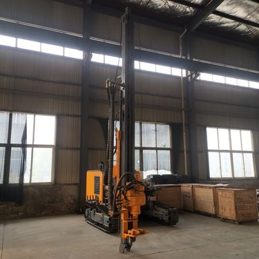 全液压中风压钻车 液压自行走勘探钻孔机 一体式露天冲击式钻机