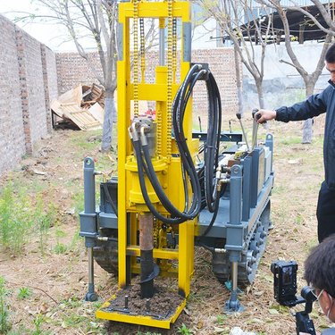 矿山爆破孔小型注浆加固潜孔气电联动钻机 履带行走