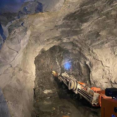 鑫通小课堂：隧道矿山用凿岩台车凿岩掘进钻机钻孔原理