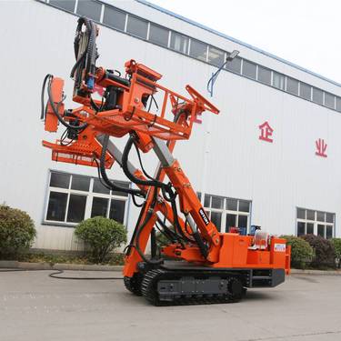 某矿项目部选购的鑫通矿用液压锚杆钻车正式投入使用