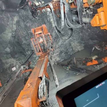 液压轮式三臂凿岩台车DW3-180隧道掘进机厂家