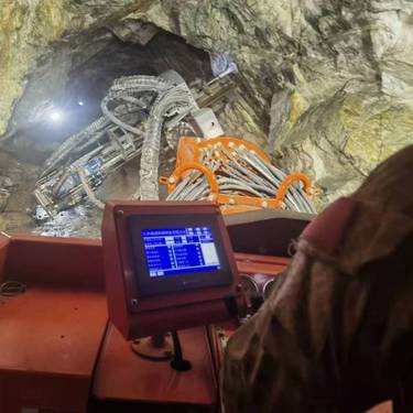 煤矿开采用液压锚杆锚索钻车配备抓网机械手