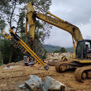 挖改潜孔钻机 挖掘机改装钻凿边坡支护孔挖机 矿山凿岩机