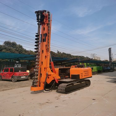 光伏打桩机 多功能长螺旋钻机 履带式引孔机 鲁邦重工
