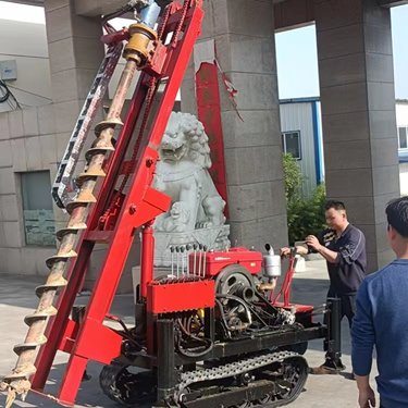 诺源 LY-2履带光伏地钉钻机 液压马达升降打桩轻松栽