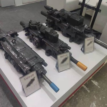 液压凿岩机 履带式气动凿岩机钻孔机 履带式潜孔钻机 液压履带式钻车