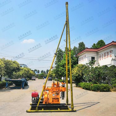 雄泰200米岩层取芯探矿机 矿脉取样地质勘查电启动柴油液压钻机