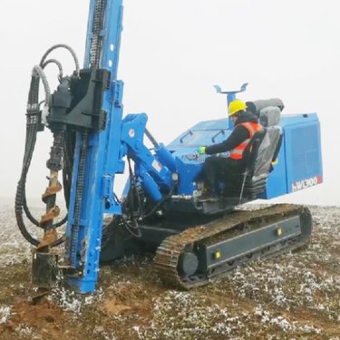 遥控式螺旋引孔机 太阳能电站液压钻机 履带式光伏打桩机