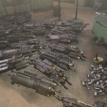 YGZ70型导轨式独立回转凿岩机    YGZ70型凿岩机