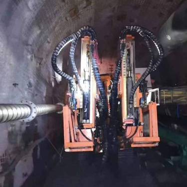 煤矿开采选用鑫通机械轮胎式液压锚杆钻车CMM2-25