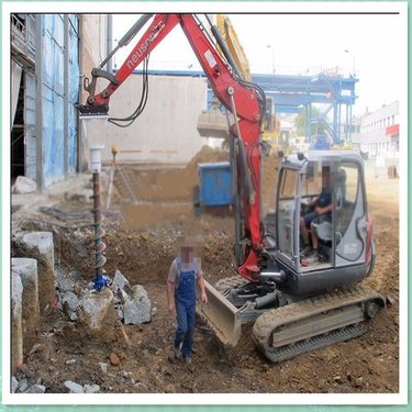 光伏电杆钻孔机 挖掘机改装螺旋钻机 电线杆钻眼机  钻孔挖掘机