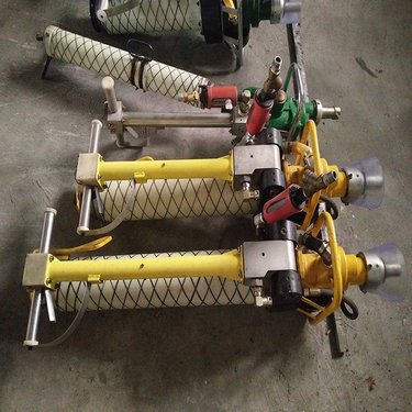 气动手持式帮锚杆钻机  体积较小  操作简单风动气腿式锚杆钻机