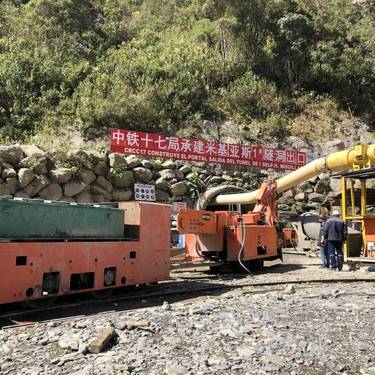 鑫通机械地下矿山成套设备凿岩台车扒渣机秘鲁金矿使用回访