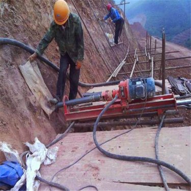 山东枣庄隧道打孔注浆加固潜孔钻机福建宁德小型矿山凿岩钻机