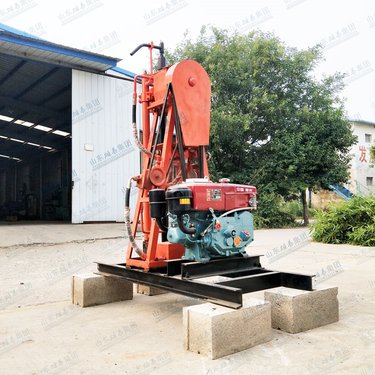 雄泰50米地质勘探柴油机动力液压钻孔机 小型立式钻探取芯水井钻机
